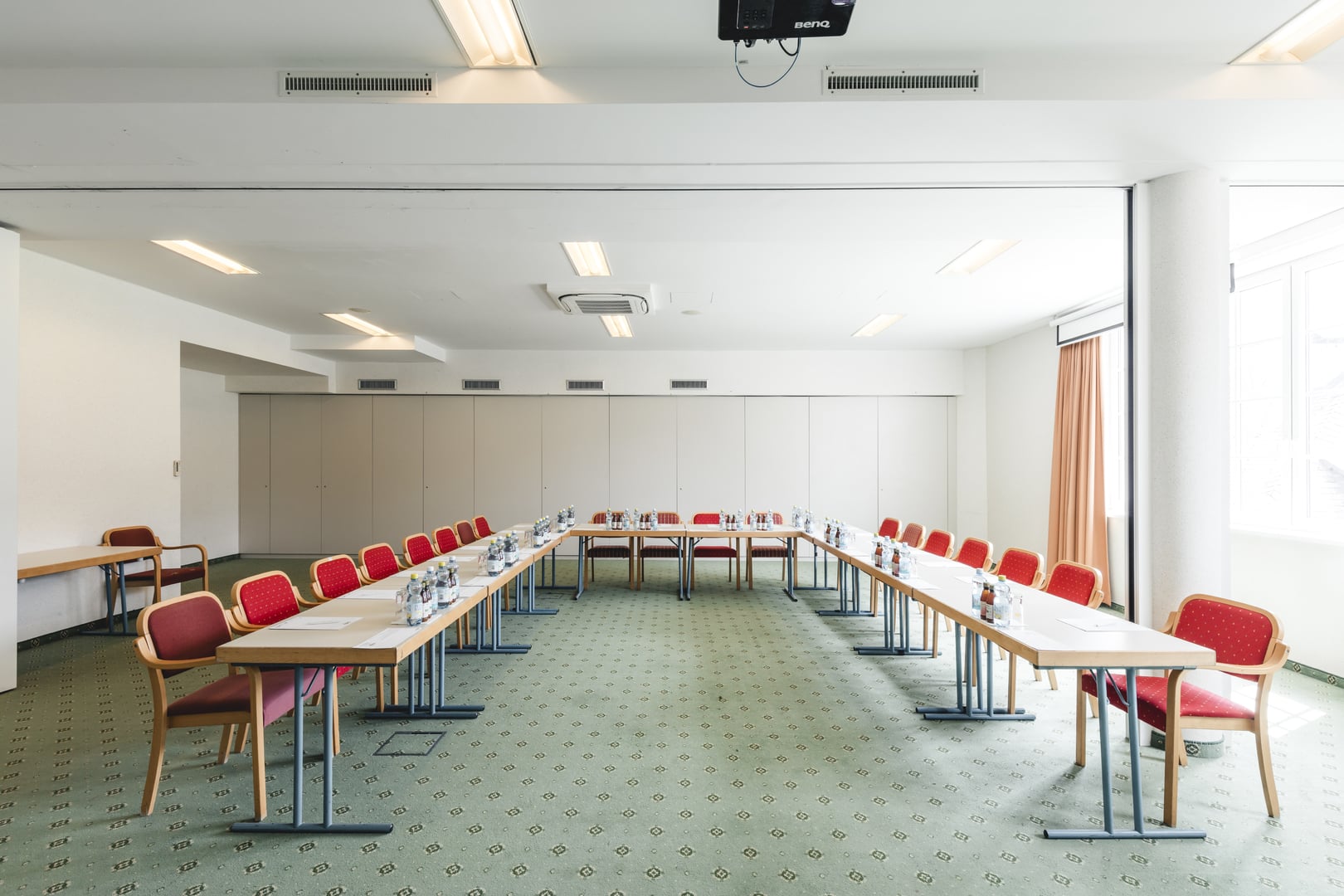 Seminarraum Schneerose und Feuerlilie (zusammen)