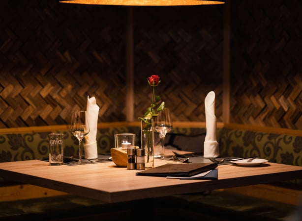 Tisch im Restaurant im Dilly Resort