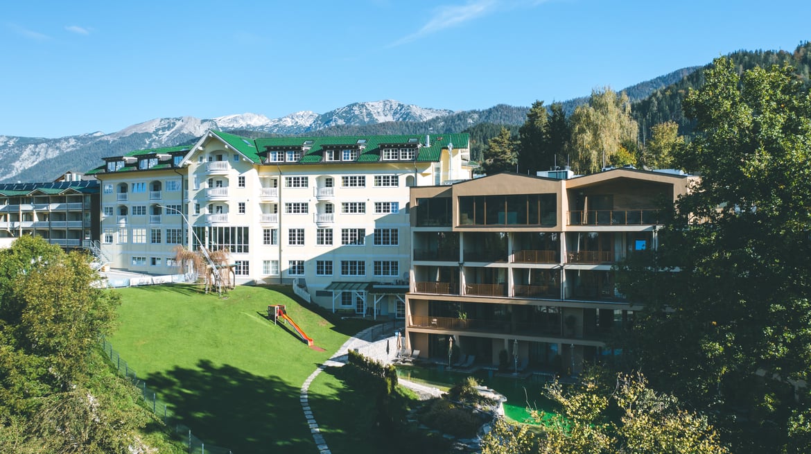 Dilly Resort Außenansicht im Sommer