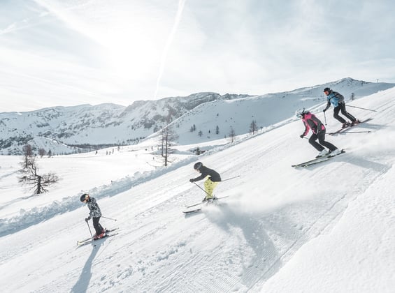 Familie beim Ski Fahren in Hinterstoder