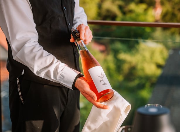 Wein und Bar: Genuss in stilvoller Atmosphäre EN
