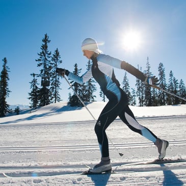 Cross-country skier on the trail in the Kalkalpen National Park