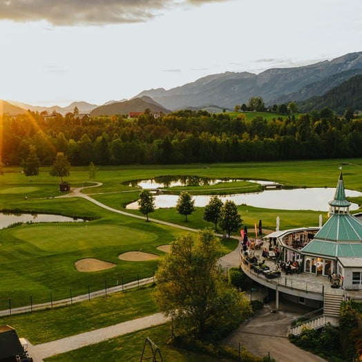 AKCE NA GOLFOVÉM HŘIŠTI