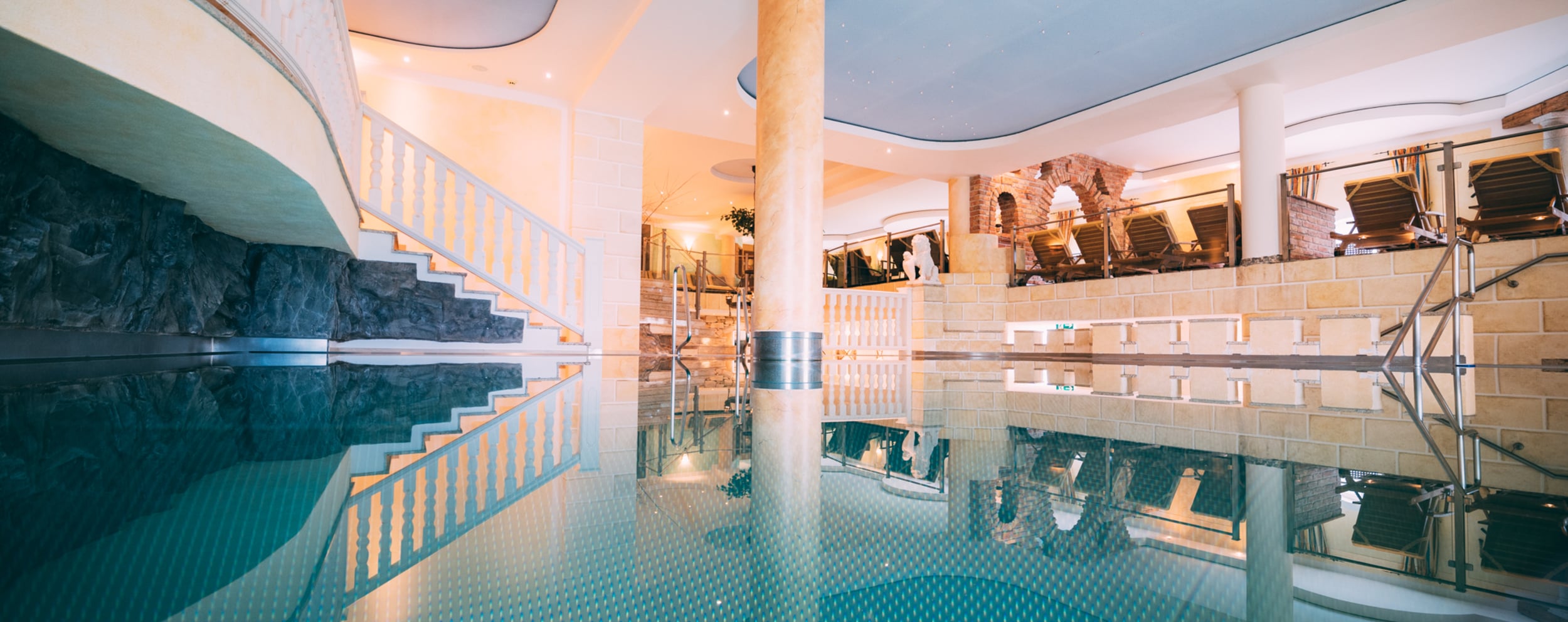 Large indoor pool in the Burgtherme