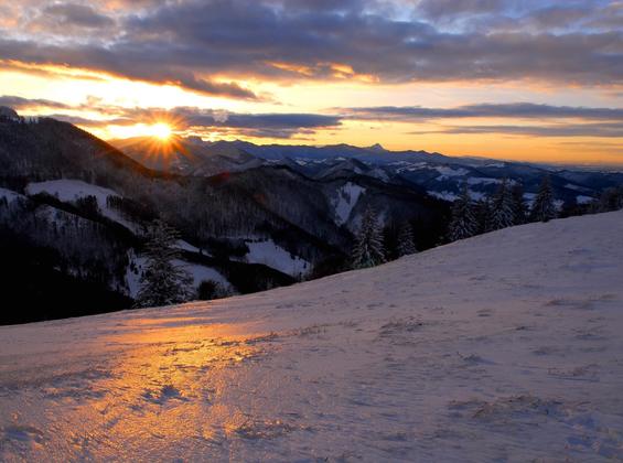 SNOWSHOE HIKING