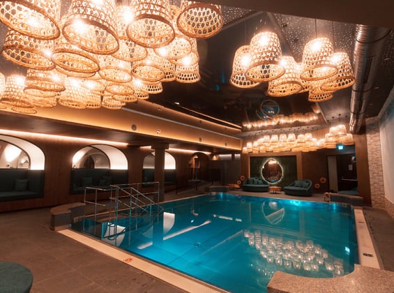 Indoor Pool im Dilly Resort