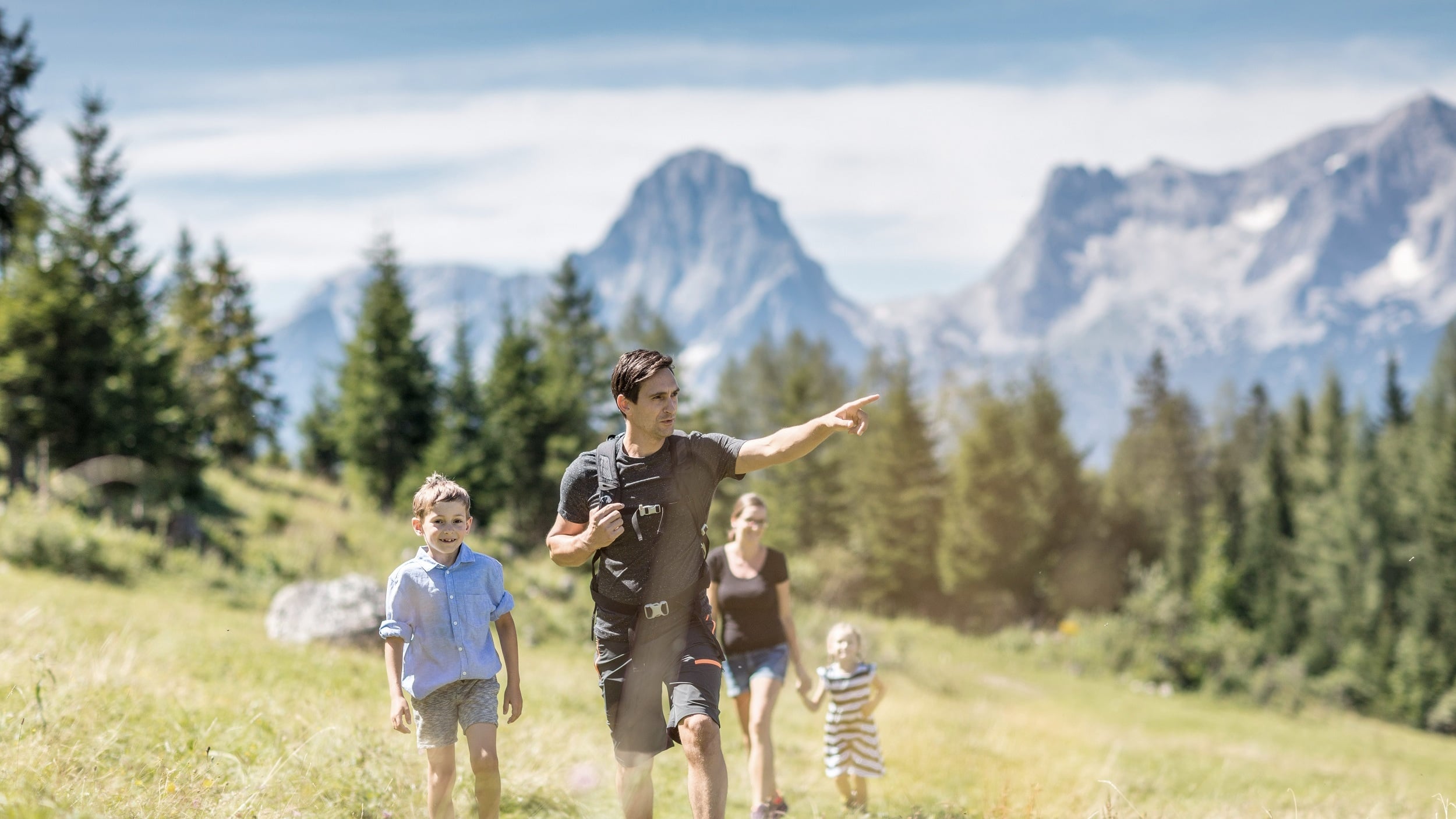 Familie beim Wandern im Nationalpark Kalkalpen